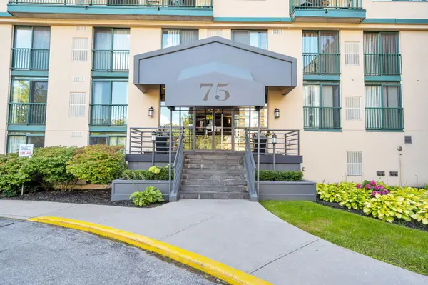 75 Ellen ST #811, Barrie, ON L4N 7R6