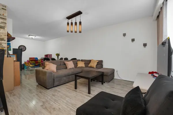 53 Sanford ST #Upper, Barrie, ON L4N 3C3