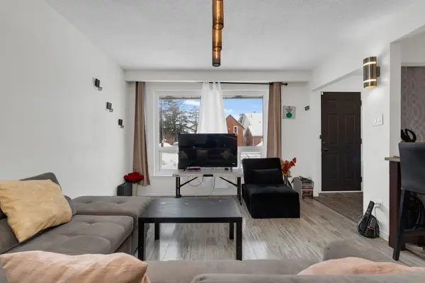 53 Sanford ST #Upper, Barrie, ON L4N 3C3