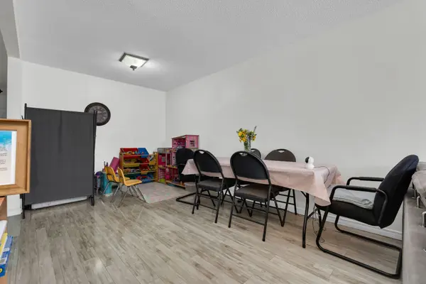 53 Sanford ST #Upper, Barrie, ON L4N 3C3