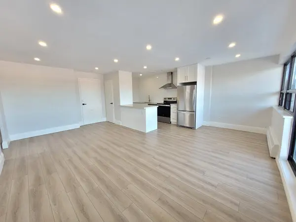 26 Sterne AVE #302, Brampton, ON L6W 2Y5