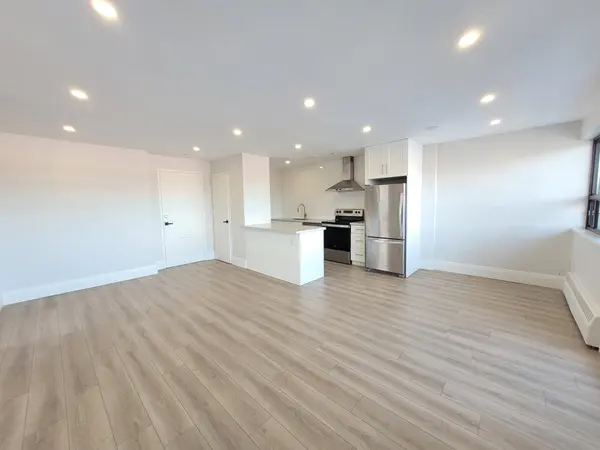 26 Sterne AVE #302, Brampton, ON L6W 2Y5