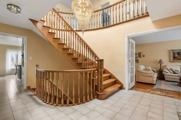 36 Ovida AVE, Toronto W08, ON M9B 1E1