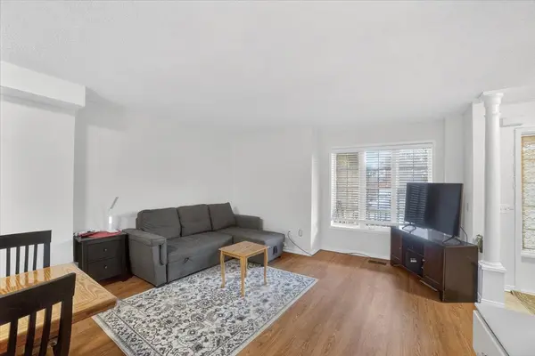 2957 Jackson DR, Burlington, ON L7M 4K6