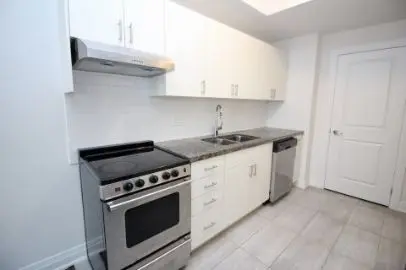 33 Creekbank RD #1, Toronto W04, ON M6L 1C7