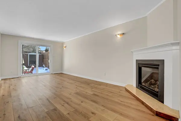 25 Equestrian DR, Kanata, ON K2M 1B8