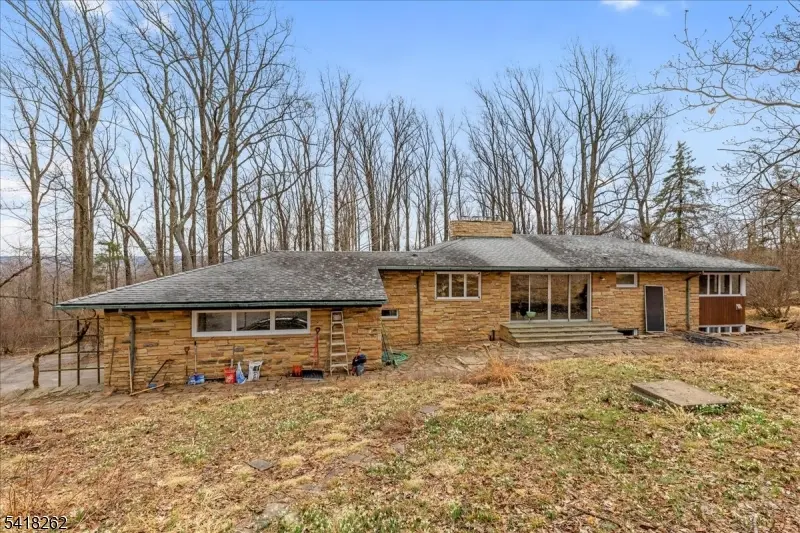 42 Stouts Rd, Montgomery Twp., NJ 08558