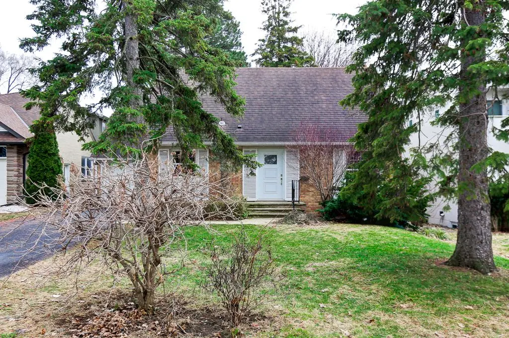 19 Hilldowntree RD, Toronto W08, ON M9A 2Z4