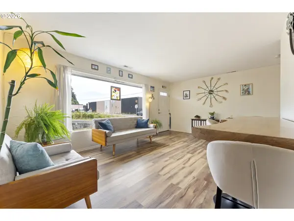 2185 N 8TH ST, Coos Bay, OR 97420