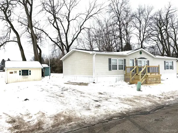 20 S Hill DR, Linden, MI 48451