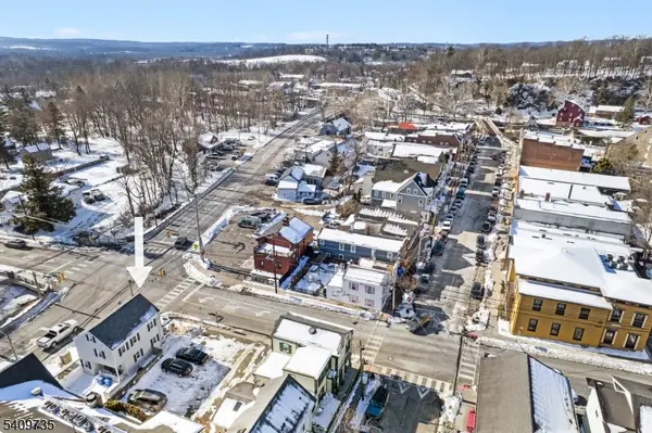 35 Leigh St, Clinton Town, NJ 08809