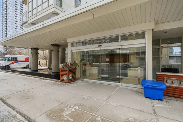 35 Mariner TER #4502, Toronto C01, ON M5V 3V9