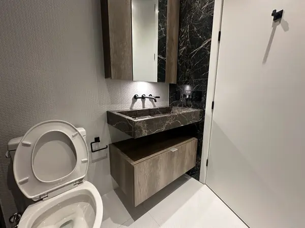 11 Yorkville AVE #4908, Toronto C02, ON M4W 0B7