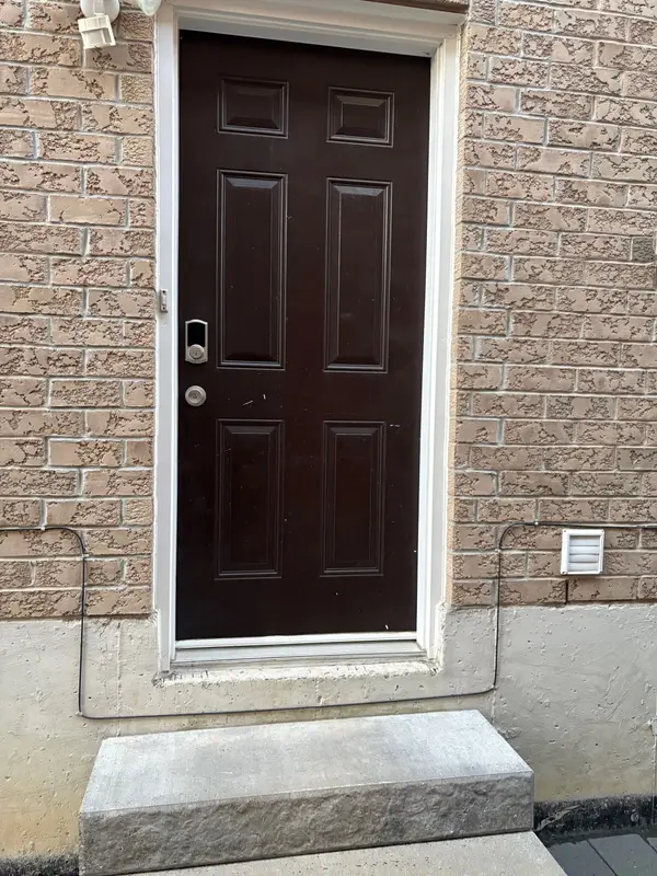 220 Twin Hills CRES #Bsmt, Vaughan, ON L4H 0H2