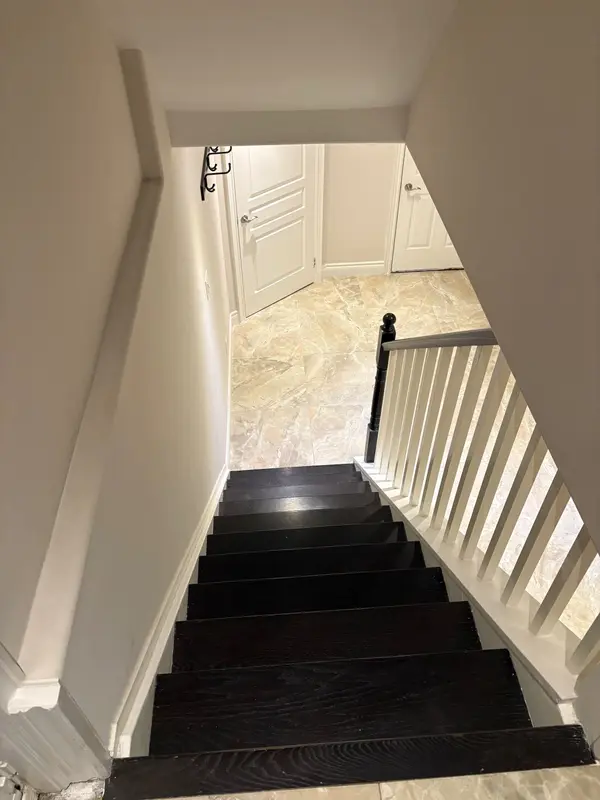 220 Twin Hills CRES #Bsmt, Vaughan, ON L4H 0H2