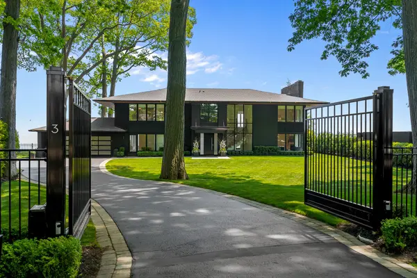 3 Ennisclare DR E, Oakville, ON L6J 4N3