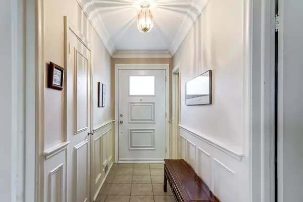 19 Hilldowntree RD, Toronto W08, ON M9A 2Z4