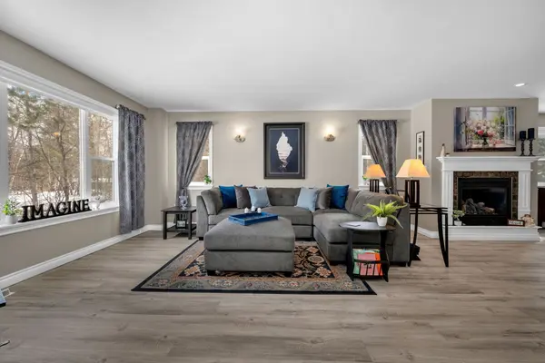 184 Charmont WAY, Constance Bay - Dunrobin - Kilmaurs - Woodlawn, ON K0A 3M0