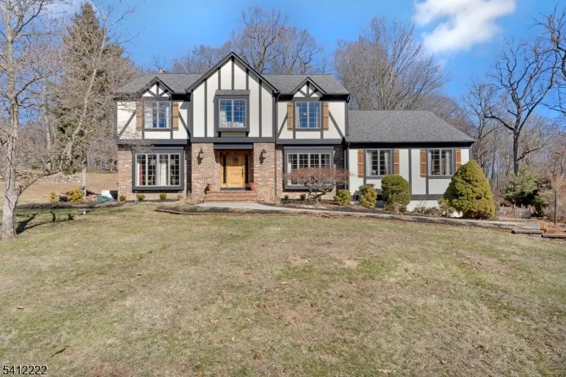 102 Hoffman Ln, Bethlehem Twp., NJ 08826