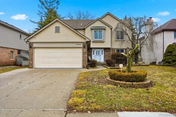 48607 Presidential DR, Macomb Township, MI 48044