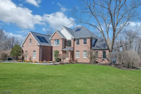 5 Noble Ct, Washington Twp., NJ 07853