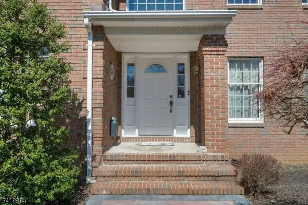 5 Noble Ct, Washington Twp., NJ 07853