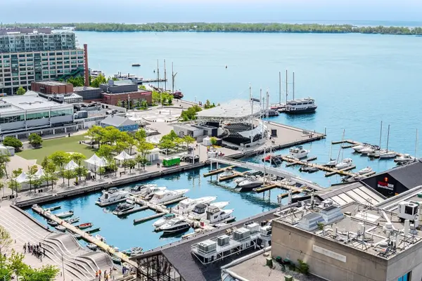 270 Queens Quay W #3101, Toronto C01, ON M5J 2N4