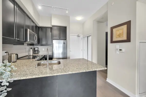 555 William Graham DR #PH401, Aurora, ON L4G 3H9