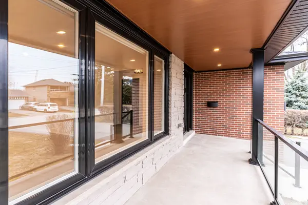 500 Selsey DR, Mississauga, ON L5A 1B9