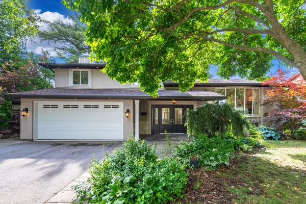 207 Penn DR, Burlington, ON L7N 2B6