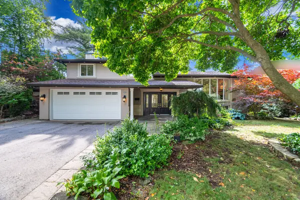 207 Penn DR, Burlington, ON L7N 2B6