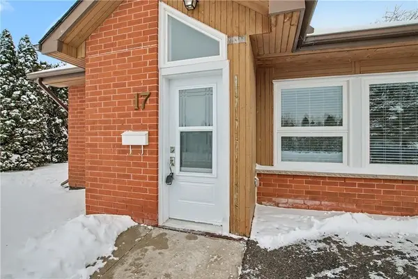 17 Monsignor Henkey TER, Hamilton, ON L9B 2M2