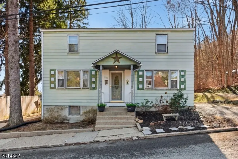 104 Harvey St, Hackettstown Town, NJ 07840
