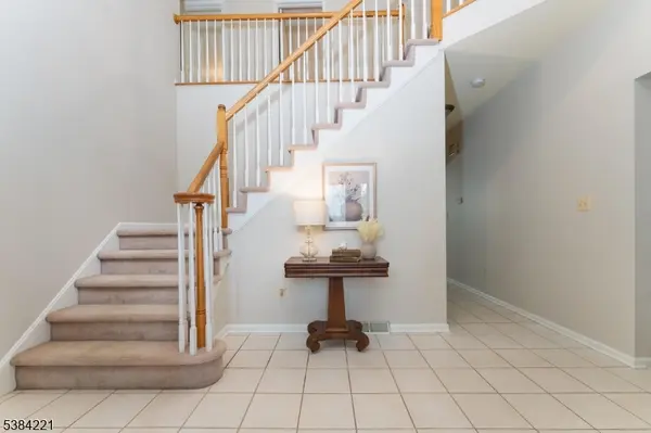 18 Bridle Path Dr, Bethlehem Twp., NJ 08802