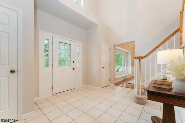 18 Bridle Path Dr, Bethlehem Twp., NJ 08802