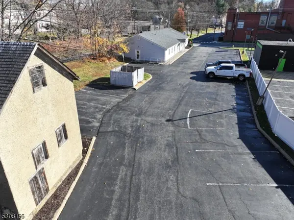 80 Mill St, Newton Town, NJ 07860