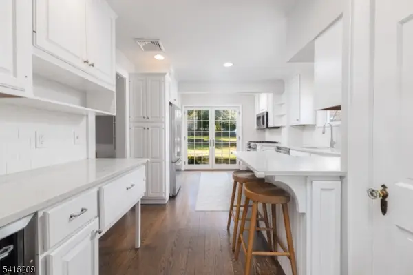 6 Edgehill Ave, Chatham Boro, NJ 07928