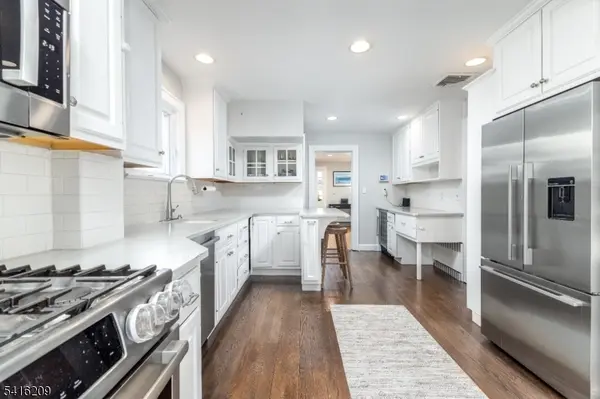 6 Edgehill Ave, Chatham Boro, NJ 07928