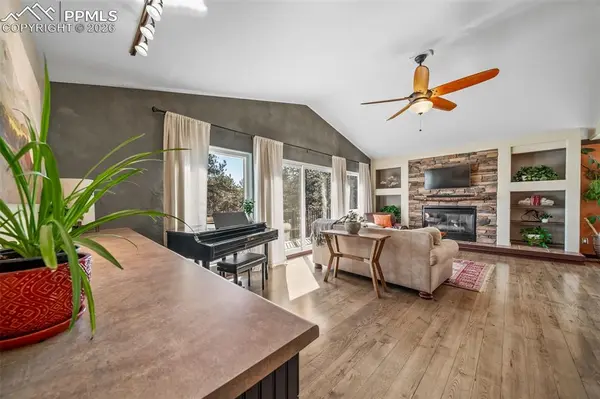 4047 Kalamath DR, Larkspur, CO 80118