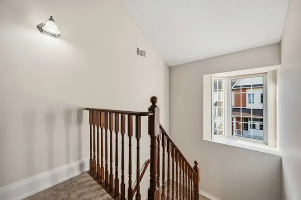 48 Petra WAY #3, Whitby, ON L1R 0A4