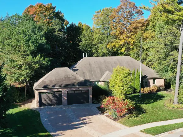 46 Pineneedle DR, Aurora, ON L4G 4Y6