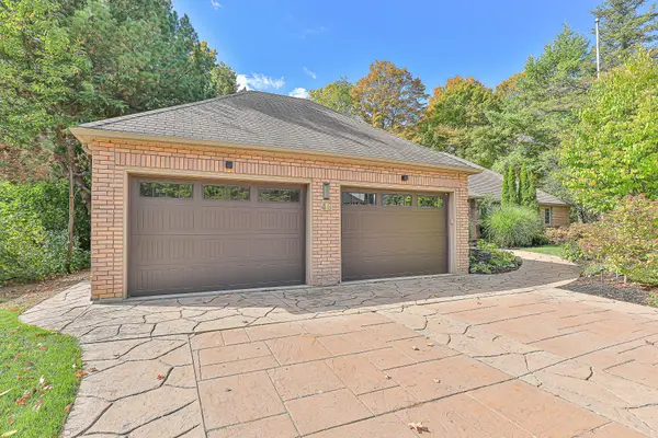 46 Pineneedle DR, Aurora, ON L4G 4Y6