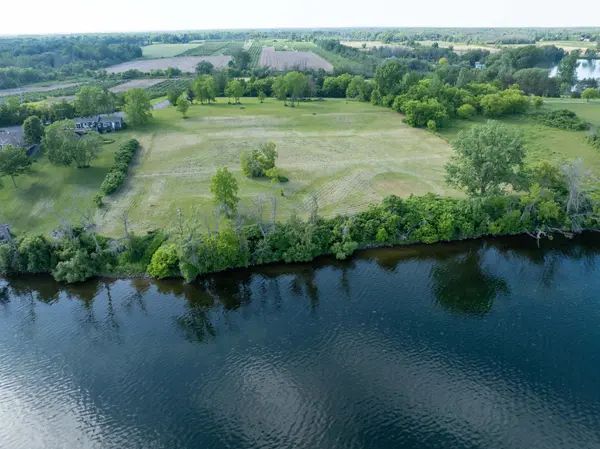 224 Bayshore RD, Greater Napanee, ON K0H 1G0