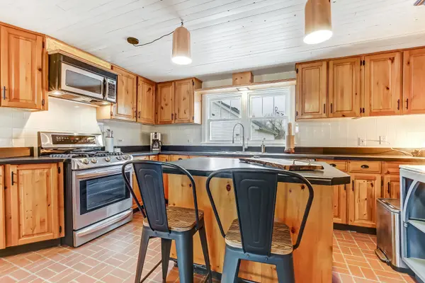 1927 Niagara Pkwy, Fort Erie, ON L2A 5M4