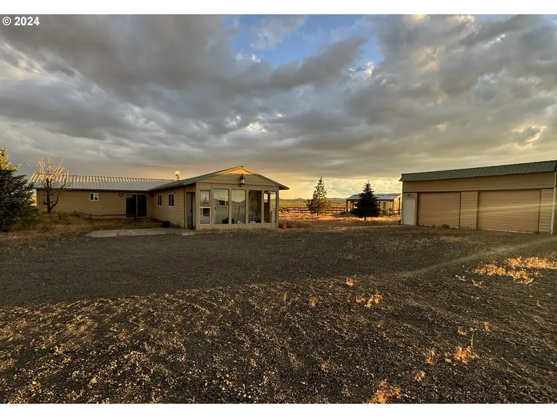 91566 SINK LN, Christmas Valley, OR 97641