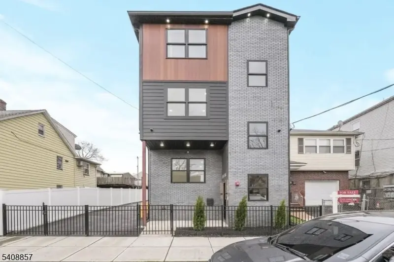 144 MAGNOLIA, Elizabeth City, NJ 07206