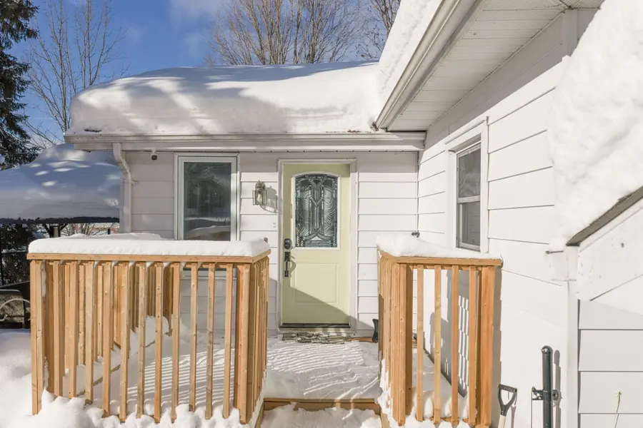 30 Kitchen RD S, Huntsville, ON P1H 1Y3