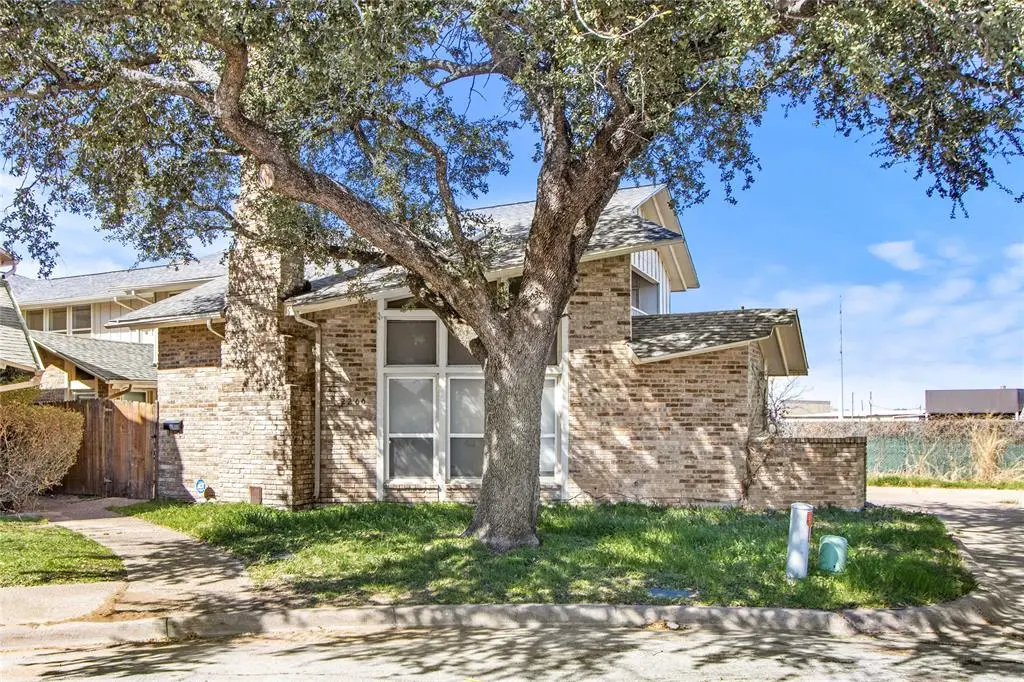 2200 Seville Court, Dalworthington Gardens, TX 76013