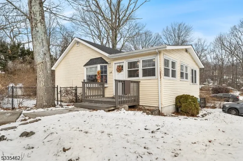 34 Northwestern Trl, Hopatcong Boro, NJ 07843
