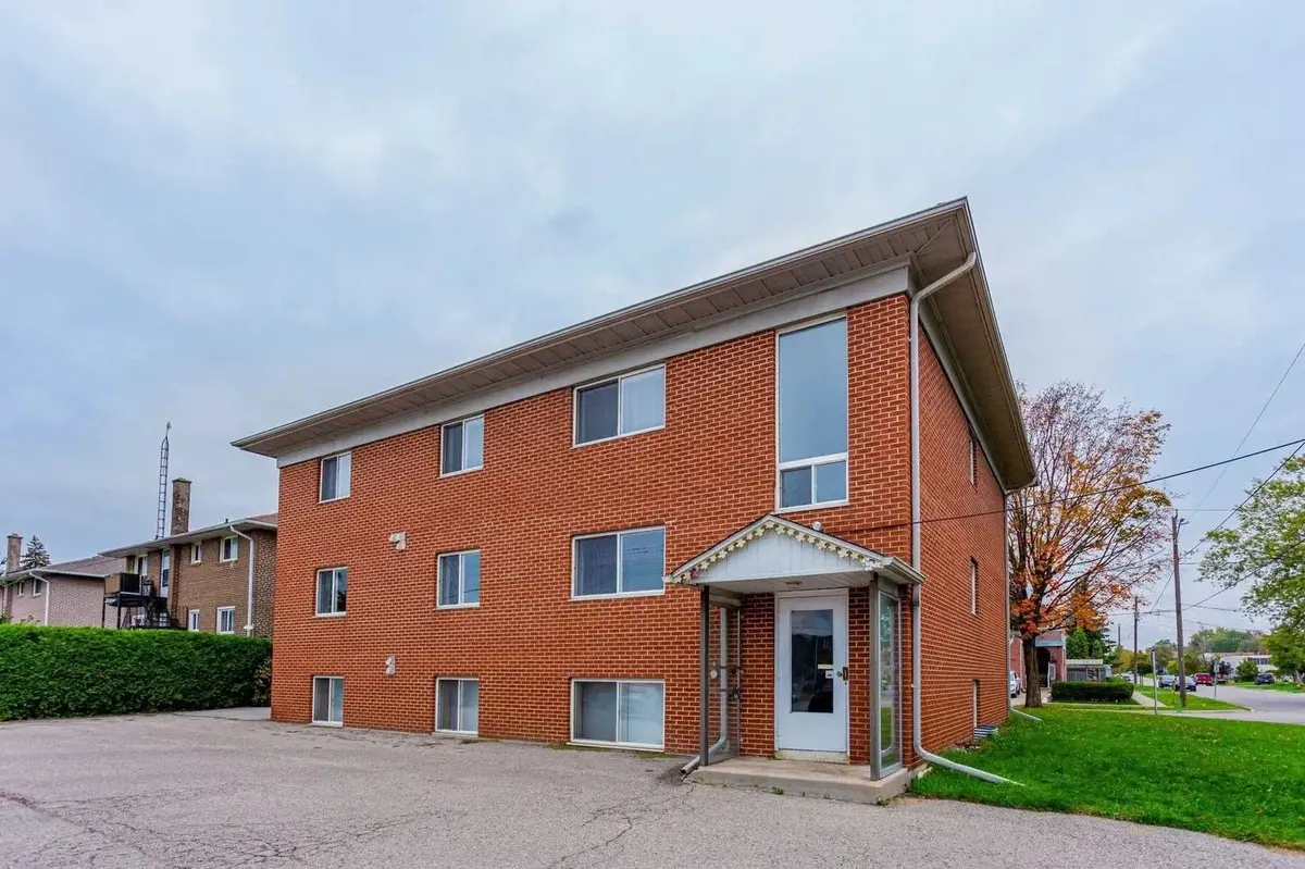 303 Frontenac AVE #1, Oshawa, ON L1J 2A7